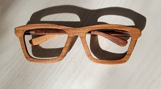 عینک چوبی کیاناوود طرح دیپلمات