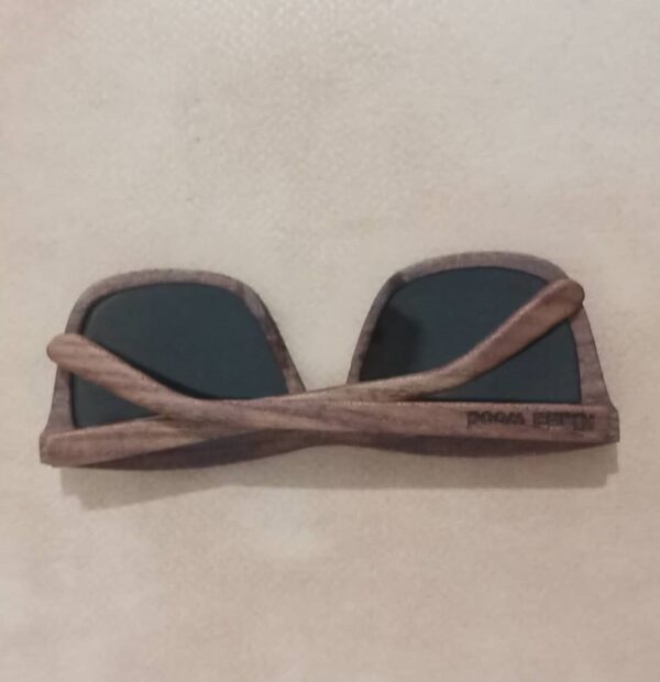 عینک چوبی با لولای فنری